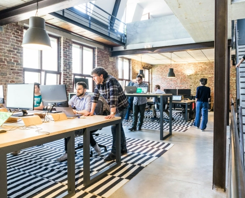 Symbolbild für effizientes IT-Outsourcing in Startups – MVP-Entwicklung mit globalem Entwicklerteam